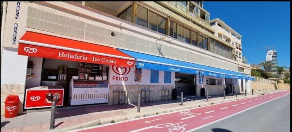 Fachada · heladería y cervecería